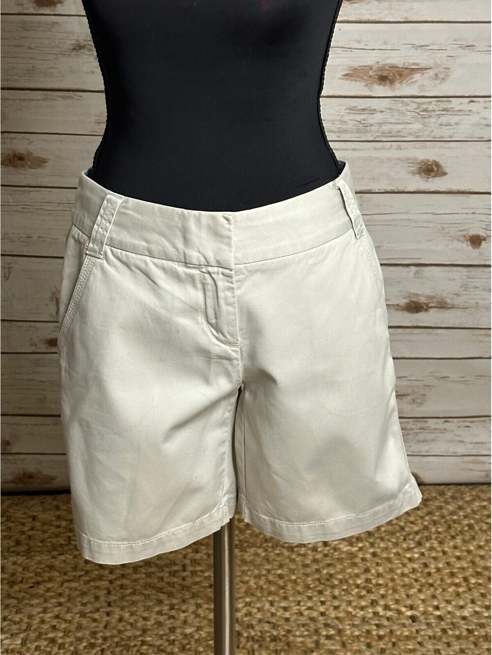 J.Crew ivory City Fit Classic Twill 100% cotton chino shorts Size 0 preppy
